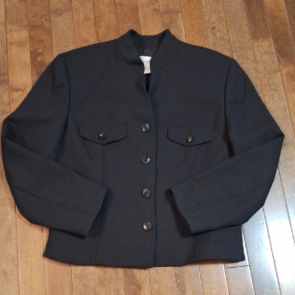 100% Wool Black Suit Jacket Blazer with Structured Shoulders and Mandarin Collar